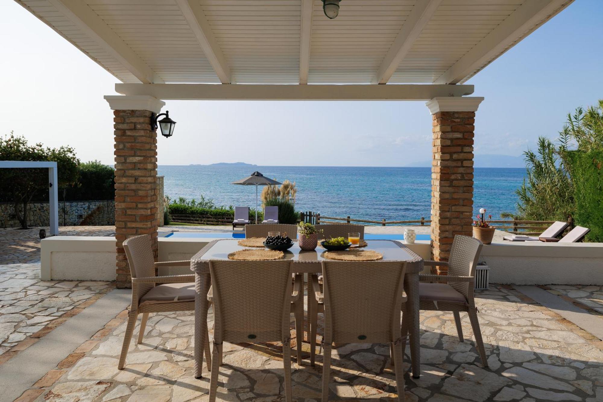 Beachfront Villa Dionysos - With Private Beach Сидарион Экстерьер фото