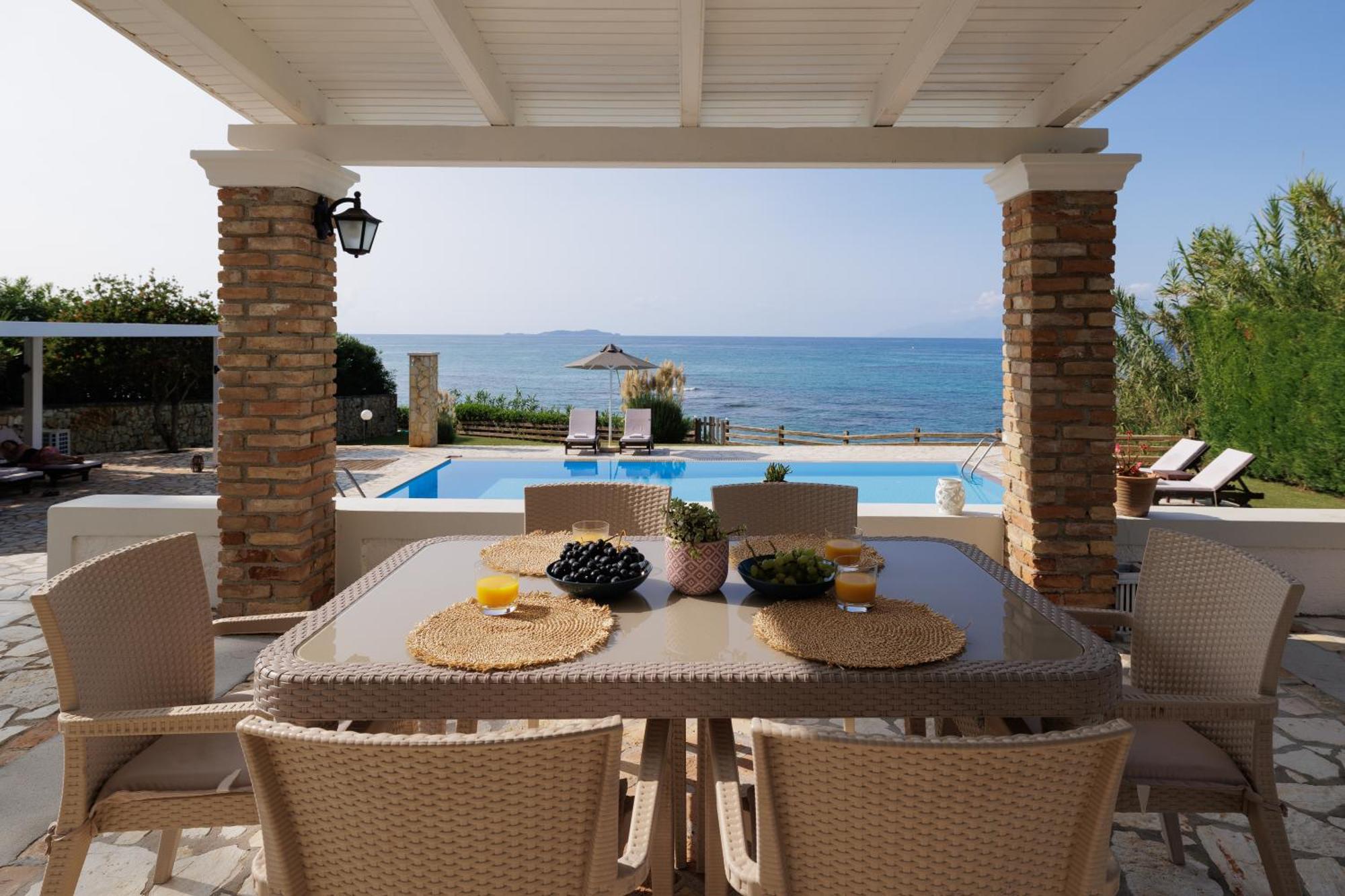 Beachfront Villa Dionysos - With Private Beach Сидарион Экстерьер фото