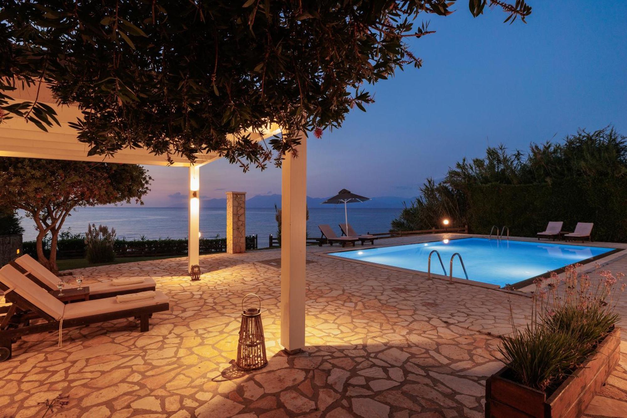 Beachfront Villa Dionysos - With Private Beach Сидарион Экстерьер фото